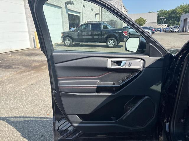 Photo of 2023 Agate Black Metallic Ford Explorer