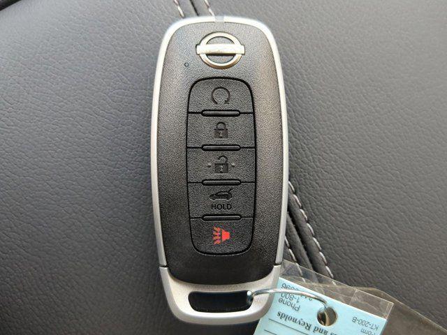 Photo of 2025 Everest White Pearl Tricoat/Super Black Nissan Murano