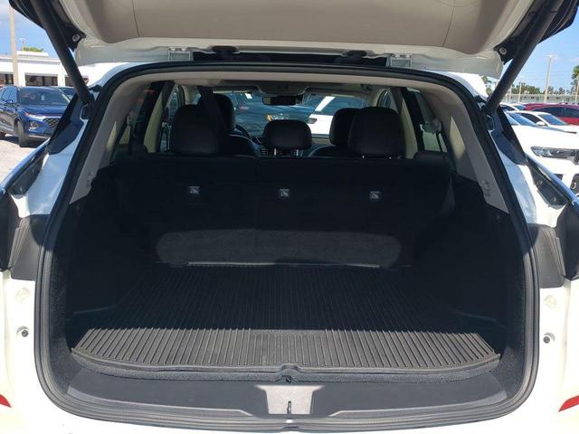 Photo of 2024 Pearl White Tricoat Nissan Murano