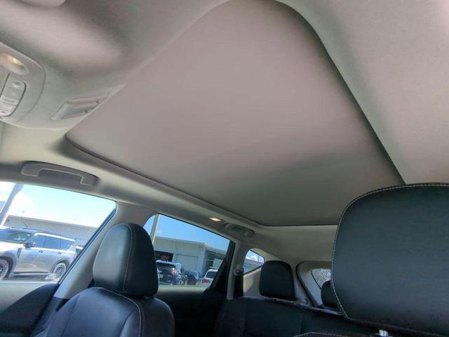 Photo of 2024 Pearl White Tricoat Nissan Murano
