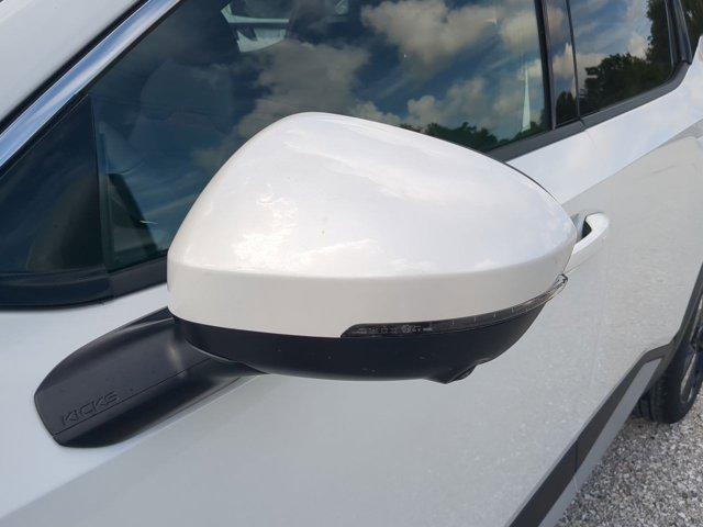 Photo of 2025 Aspen White Tricoat Nissan Kicks