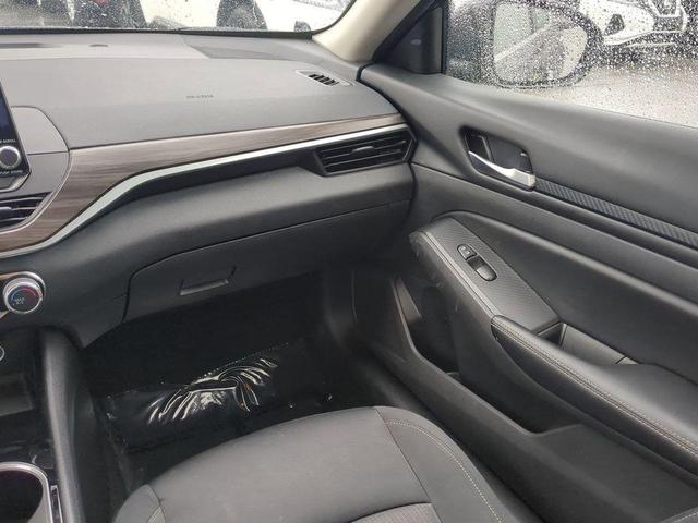 Photo of 2024 Super Black Nissan Altima