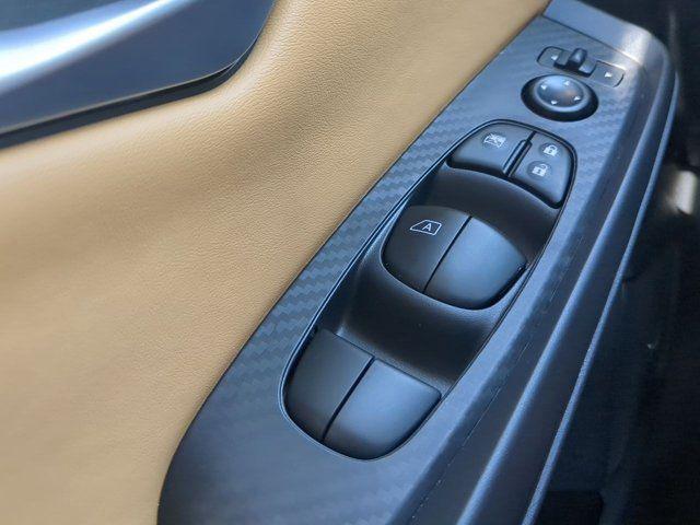 Photo of 2025 Aspen White Tricoat Nissan Sentra