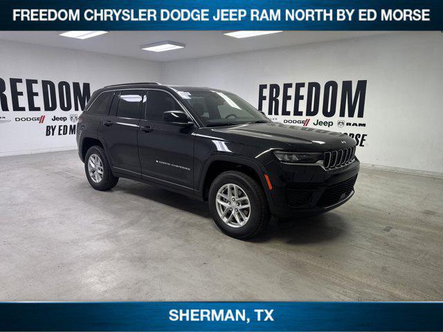 Photo of 2025 Diamond Black Crystal Pearlcoat Jeep Grand Cherokee