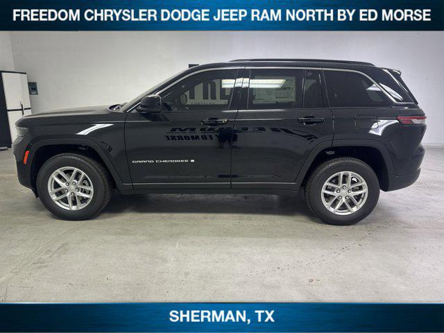 Photo of 2025 Diamond Black Crystal Pearlcoat Jeep Grand Cherokee