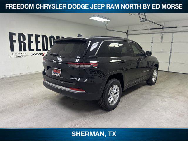 Photo of 2025 Diamond Black Crystal Pearlcoat Jeep Grand Cherokee