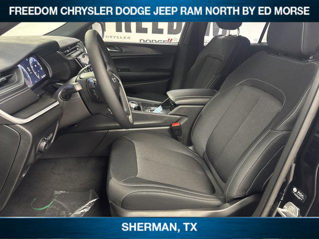 Photo of 2025 Diamond Black Crystal Pearlcoat Jeep Grand Cherokee