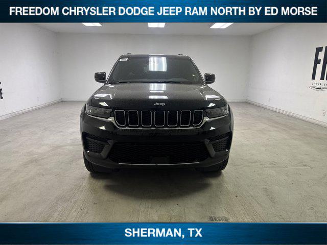 Photo of 2025 Diamond Black Crystal Pearlcoat Jeep Grand Cherokee
