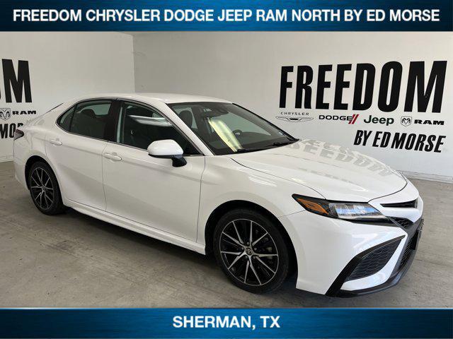 Photo of 2021 White Toyota Camry
