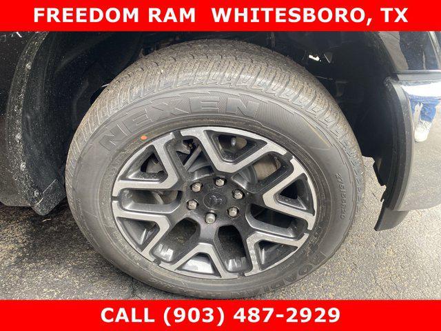 Photo of 2025 Diamond Black Crystal Pearlcoat RAM 1500