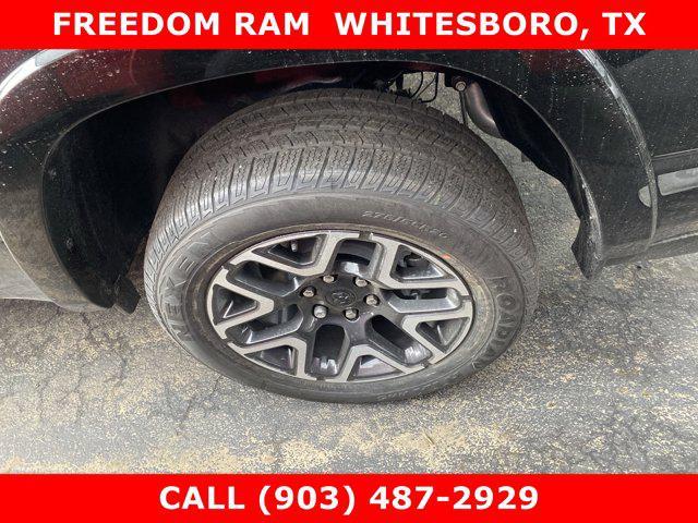 Photo of 2025 Diamond Black Crystal Pearlcoat RAM 1500