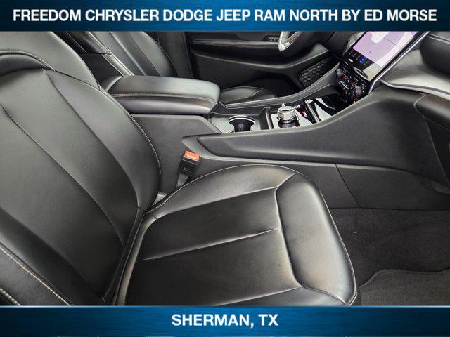 Photo of 2024 Diamond Black Crystal Pearlcoat Jeep Grand Cherokee