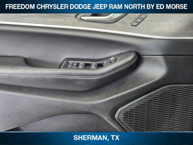 Photo of 2024 Diamond Black Crystal Pearlcoat Jeep Grand Cherokee