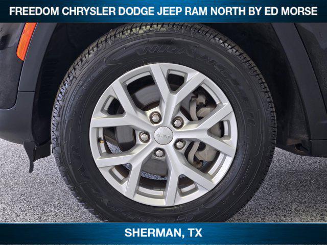 Photo of 2024 Diamond Black Crystal Pearlcoat Jeep Grand Cherokee