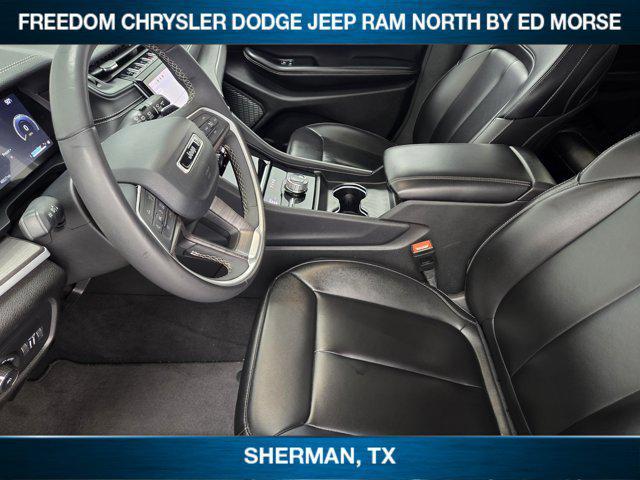 Photo of 2024 Diamond Black Crystal Pearlcoat Jeep Grand Cherokee