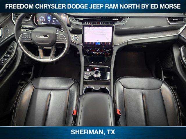 Photo of 2024 Diamond Black Crystal Pearlcoat Jeep Grand Cherokee