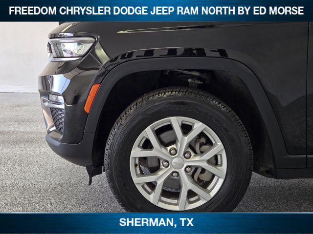 Photo of 2024 Diamond Black Crystal Pearlcoat Jeep Grand Cherokee