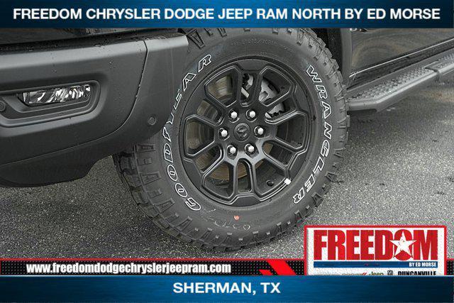 Photo of 2025 Diamond Black Crystal Pearlcoat RAM 1500