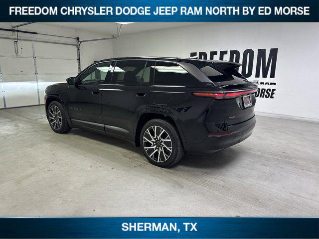 Photo of 2025 Diamond Black Crystal Pearlcoat Jeep Wagoneer S