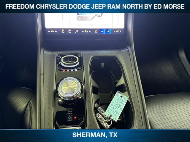Photo of 2025 Diamond Black Crystal Pearlcoat Jeep Wagoneer S