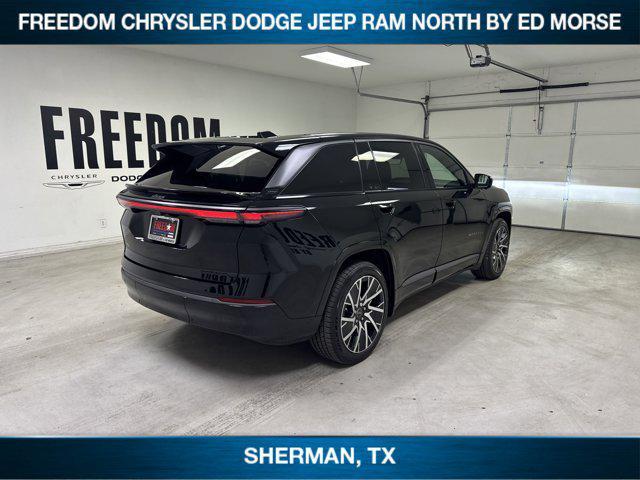 Photo of 2025 Diamond Black Crystal Pearlcoat Jeep Wagoneer S