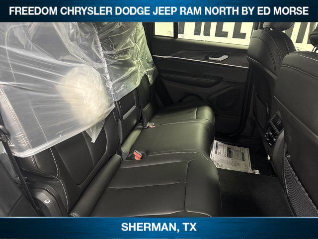 Photo of 2025 Silver Zynith Jeep Grand Cherokee