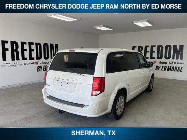 Photo of 2017 White Knuckle Clearcoat Dodge Grand Caravan