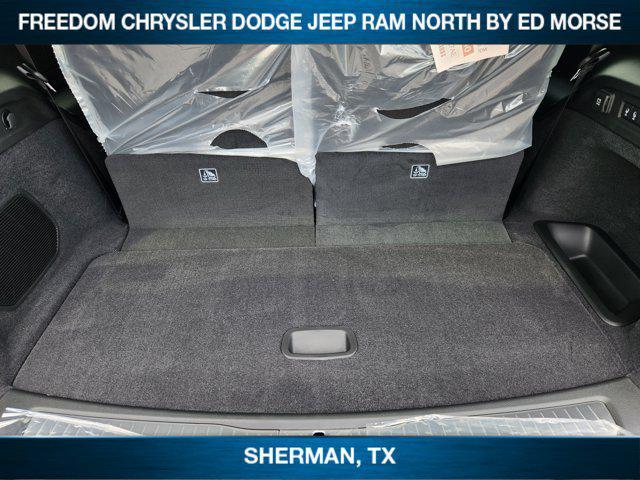 Photo of 2025 Velvet Red Pearlcoat Jeep Grand Cherokee L