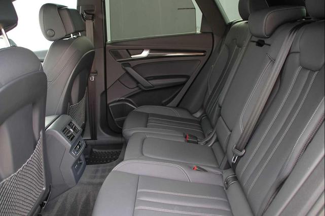 Photo of 2023 Daytona Gray Pearl Effect Audi SQ5