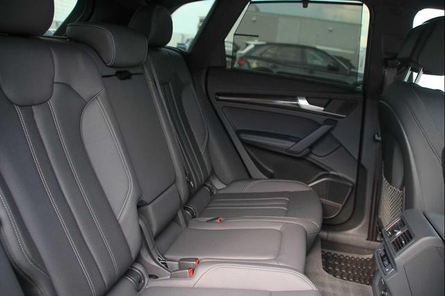 Photo of 2023 Daytona Gray Pearl Effect Audi SQ5