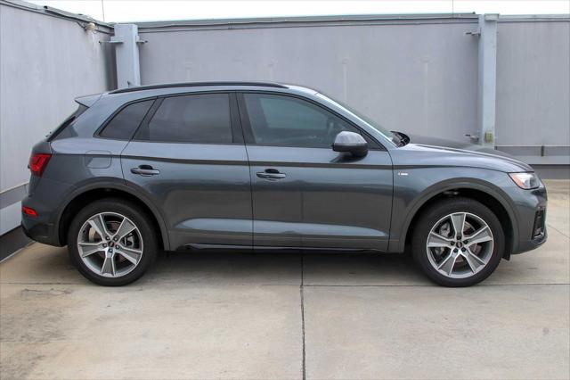 Photo of 2025 Daytona Gray Pearl Effect Audi Q5
