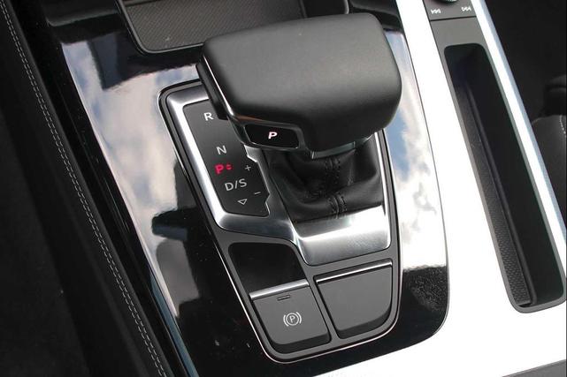 Photo of 2025 Chronos Gray Metallic Audi Q5