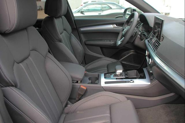 Photo of 2025 Chronos Gray Metallic Audi Q5