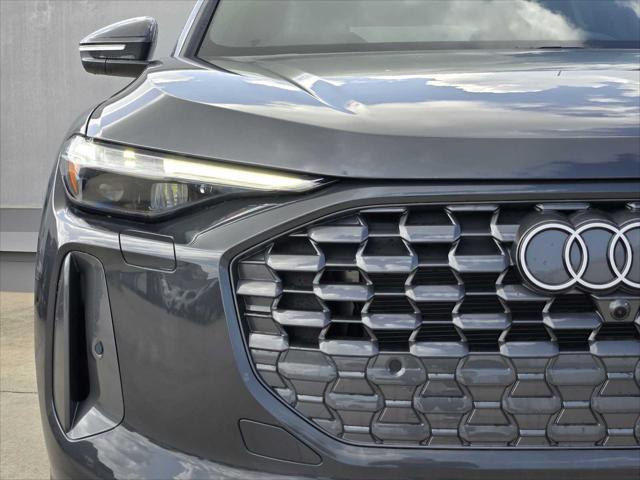 Photo of 2025 Tambora Gray Metallic Audi Q5