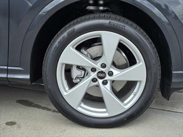 Photo of 2025 Tambora Gray Metallic Audi Q5
