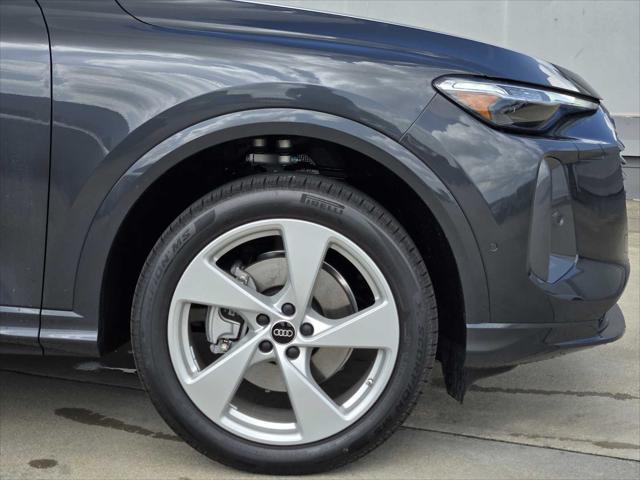 Photo of 2025 Tambora Gray Metallic Audi Q5