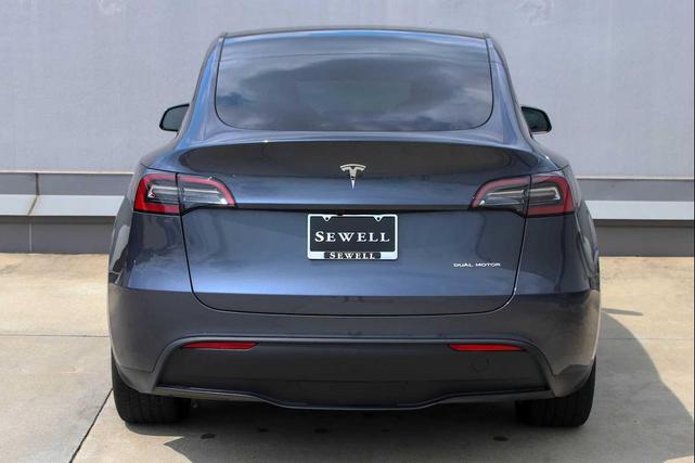 Photo of 2023 Midnight Silver Metallic Tesla Model Y