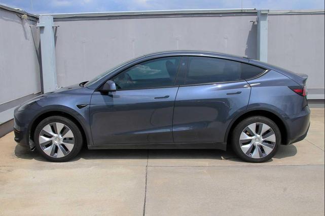 Photo of 2023 Midnight Silver Metallic Tesla Model Y