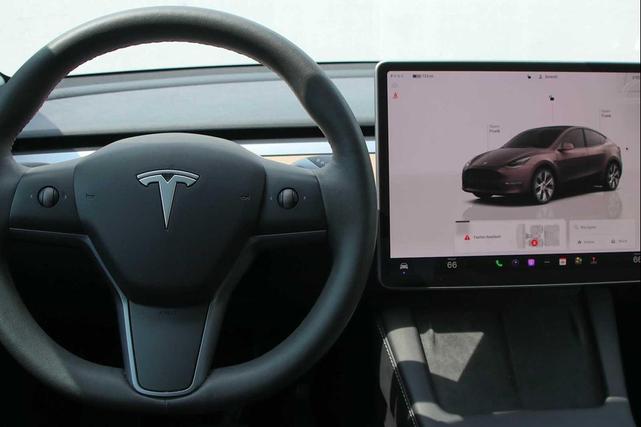 Photo of 2023 Midnight Silver Metallic Tesla Model Y