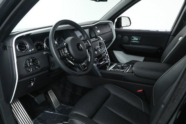 Photo of 2022 Black Rolls-Royce Cullinan