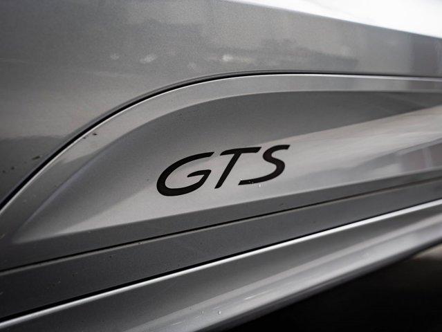Photo of 2021 Dolomite Silver Metallic Porsche Macan