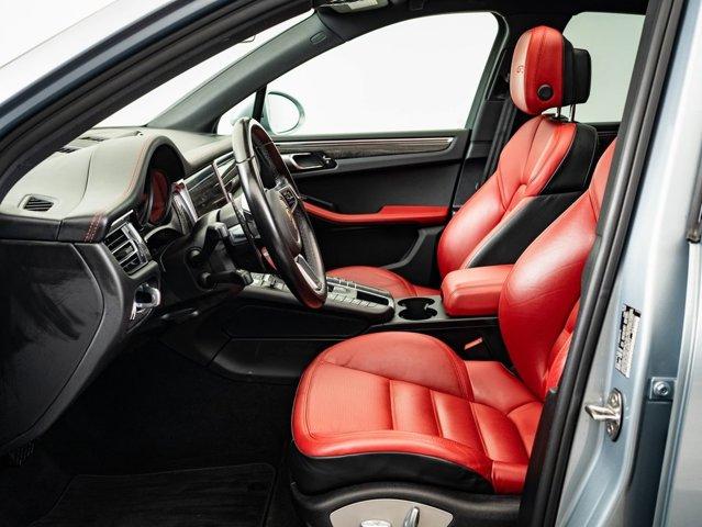 Photo of 2021 Dolomite Silver Metallic Porsche Macan