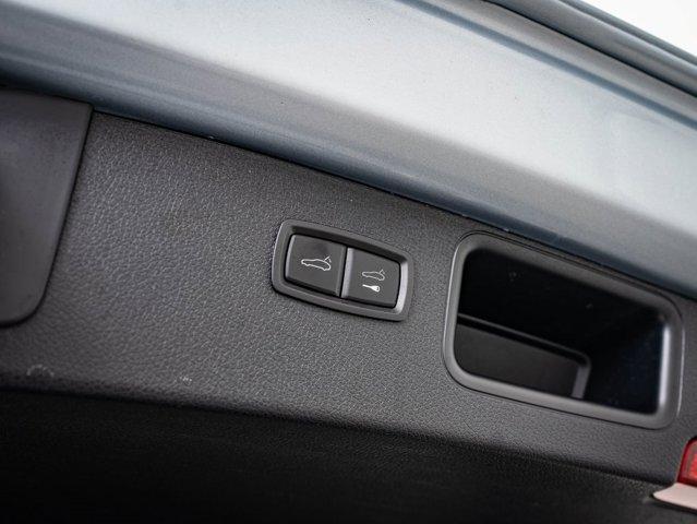 Photo of 2021 Dolomite Silver Metallic Porsche Macan