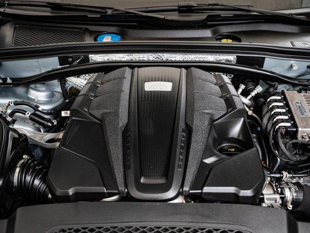 Photo of 2021 Dolomite Silver Metallic Porsche Macan