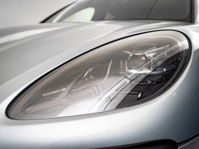 Photo of 2021 Dolomite Silver Metallic Porsche Macan