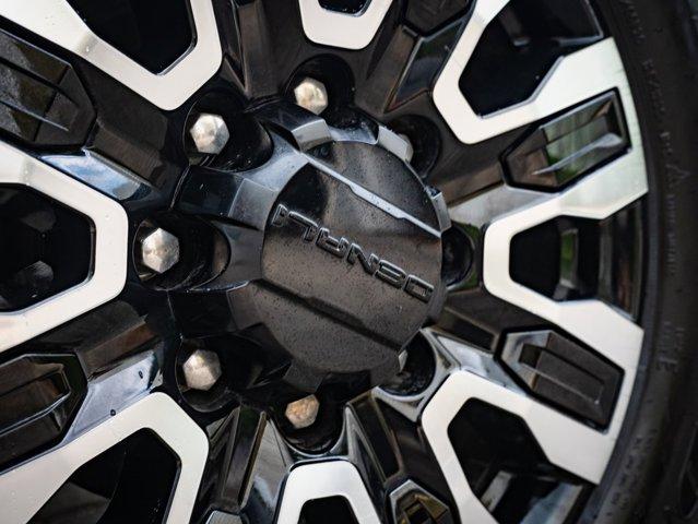 Photo of 2024 Onyx Black GMC Sierra 2500