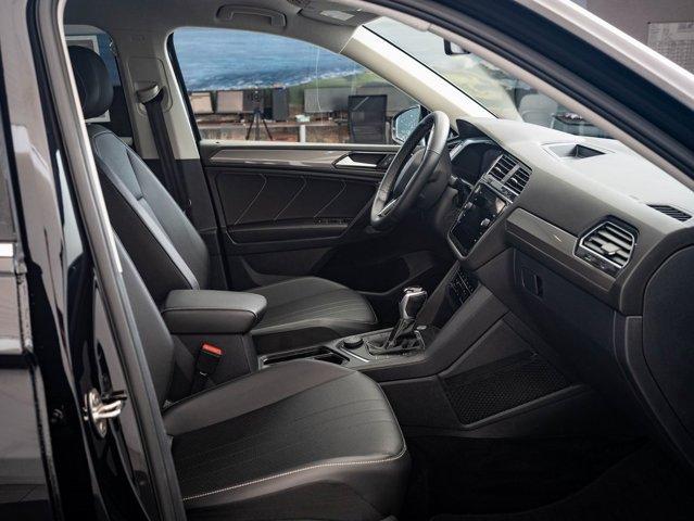Photo of 2022 Deep Black Pearl Volkswagen Tiguan