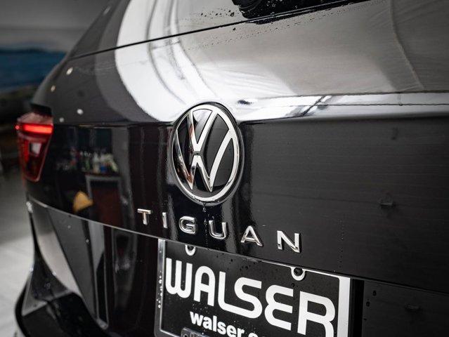 Photo of 2022 Deep Black Pearl Volkswagen Tiguan