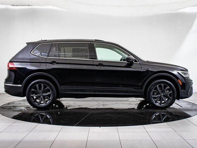 Photo of 2022 Deep Black Pearl Volkswagen Tiguan