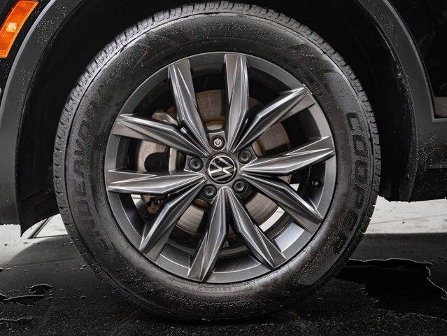 Photo of 2022 Deep Black Pearl Volkswagen Tiguan